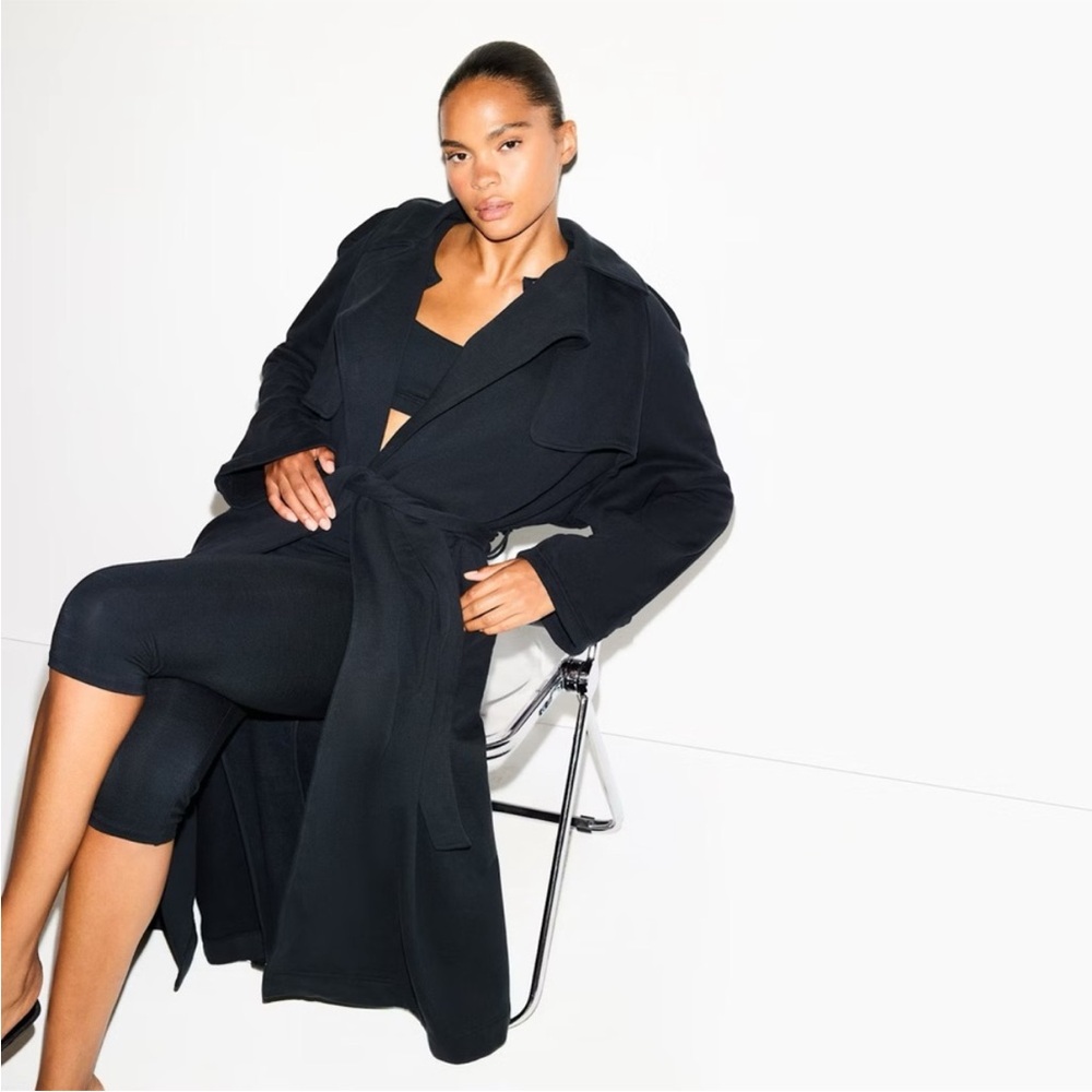 Skims Women’s Boyfriend FleeceTrench Black Coat, Brand New in a size medium